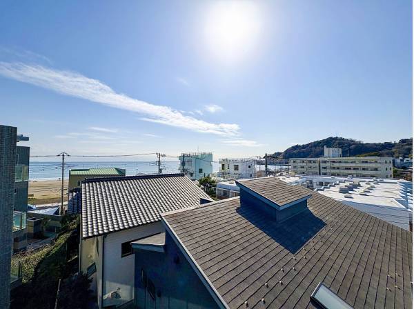 水平線から波打ち際まで見通せる抜けたシービュー