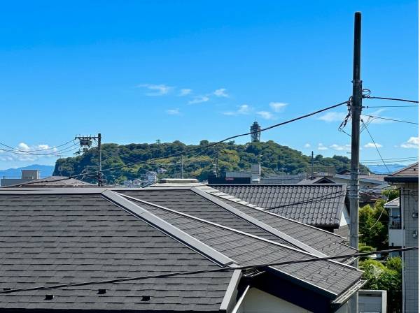 バルコニーからもルーフバルコニーからも江の島が見えますよ！