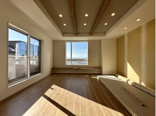 約18.9帖のLDK/一面床暖房を完備で冬もポカポカです