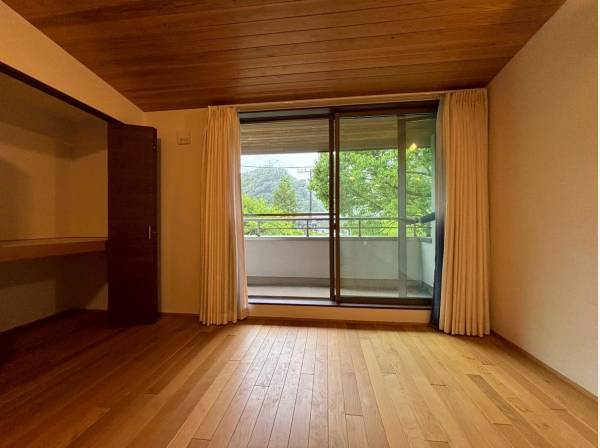 居室は自然を望むあたたかな空間に