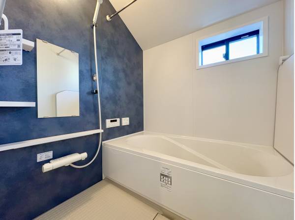 換気に嬉しい小窓付き