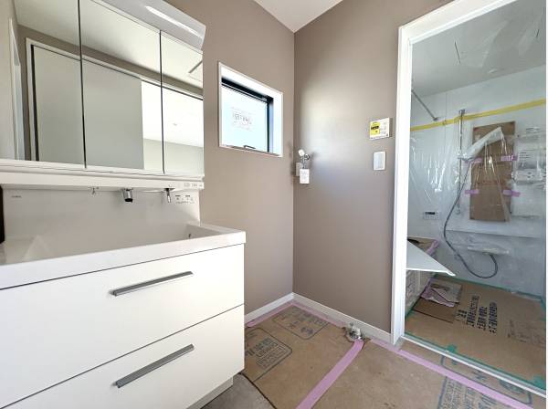 シンプルで上品、使いやすさを考えた水まわり