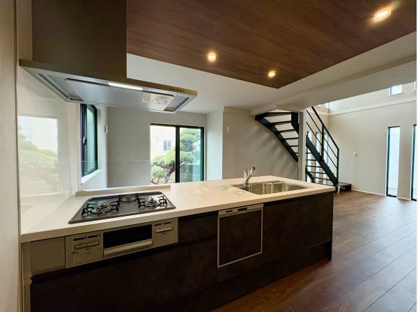 食洗器付きのシステムキッチン