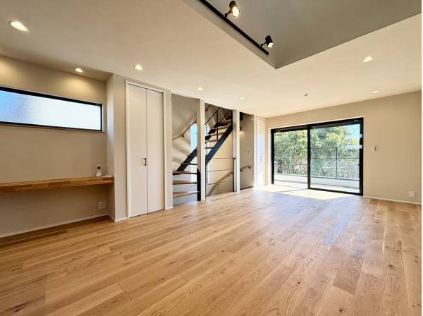 床暖房付きのLDKは約21帖ございます。