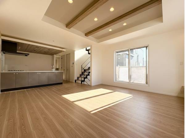 リビングダイニングには床暖房を完備！