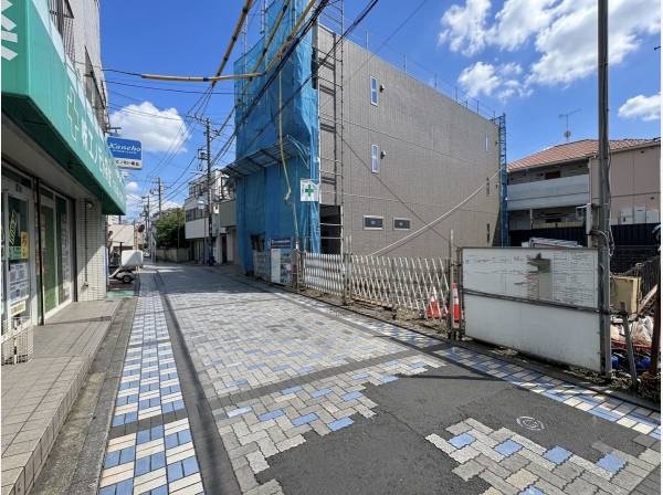 現地は商店街通りの沿い！