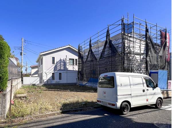 南道路に面した陽当たりの良い立地です