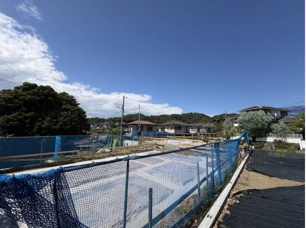 高台にございます。
お気軽にお問い合わせください。