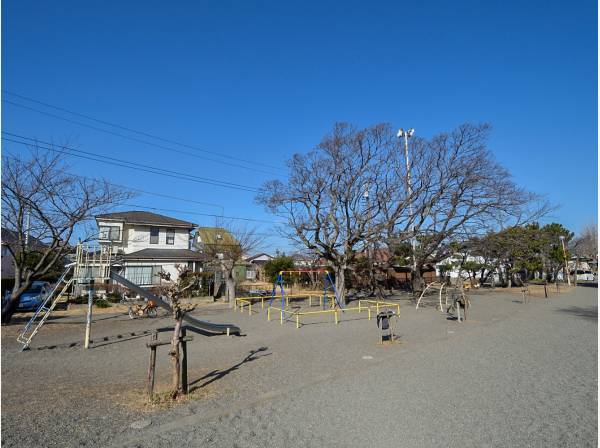 住吉児童公園まで徒歩3分（約220m）