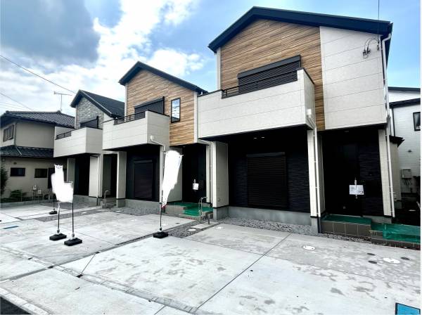 全3棟の販売で今回のご紹介は写真一番右側の棟
