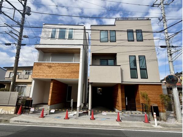 空に手が届きそうな三階建て