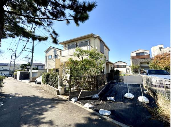 周囲は落ち着いた住宅街です