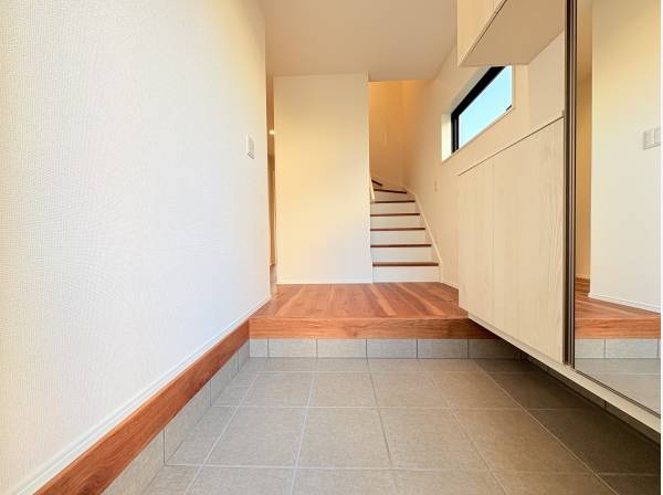 広々とした玄関ホール