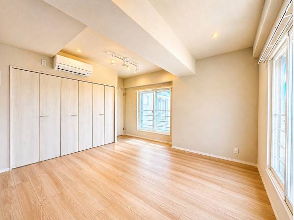 ゆとりある広さと採光で、心地よく過ごせるプライベート空間。