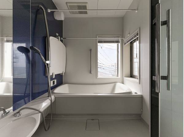 白×ブルーの爽やかなオーシャンバス