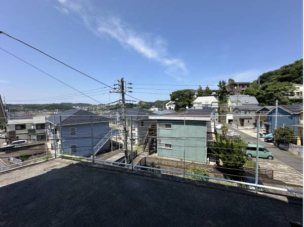 隣地とは高低差があるため開放感◎