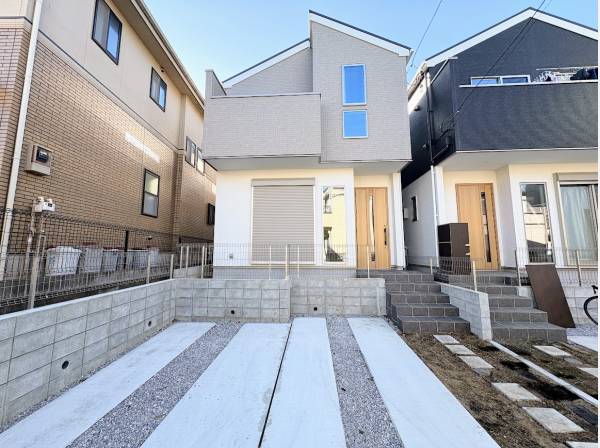 カースペース2台分、スタイリッシュな外観