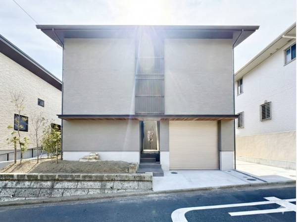 モダンスタイルで重厚感あるファザード