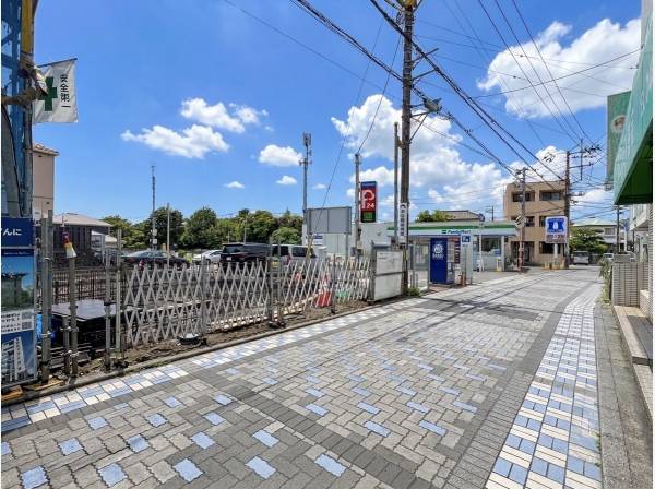 隣はコインパーキングになっています