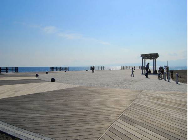 海まで徒歩9分（約650m）