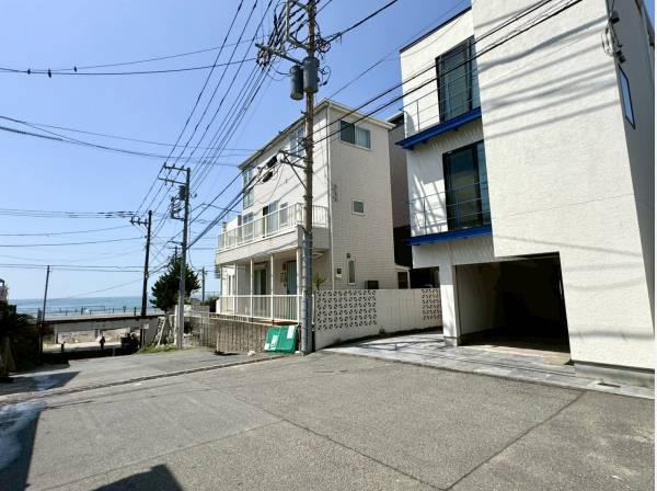 海へ一直線のロケーションです