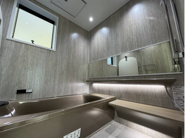 毎日の疲れを癒すゆったりとしたバスルーム。