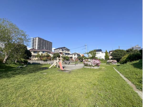 西久保広町公園まで徒歩3分（約240m）