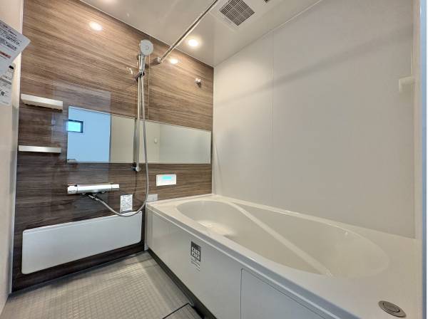 心落ち着く色合いの浴室は日々の疲れを優しく取ってくれます。