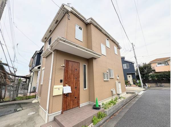 温かみのあるブラウンの外観です