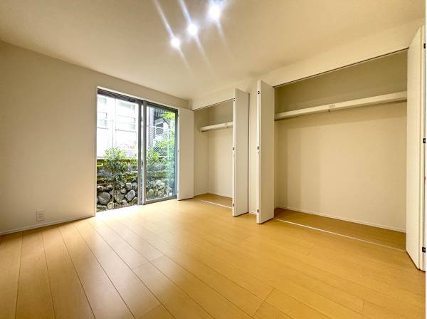 洋室は全部で4部屋ございます