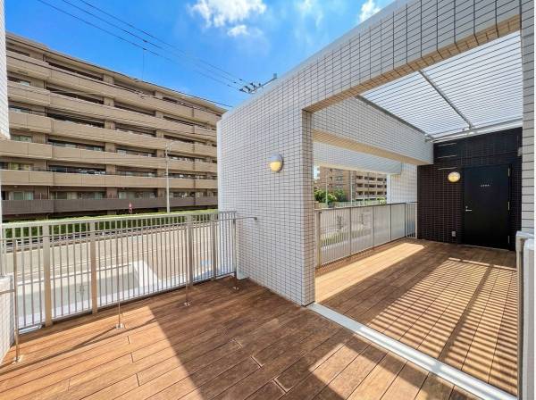海帰りにも嬉しい共用のサーフボード置場
