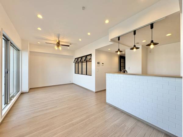 約12.8帖の明るいLDK