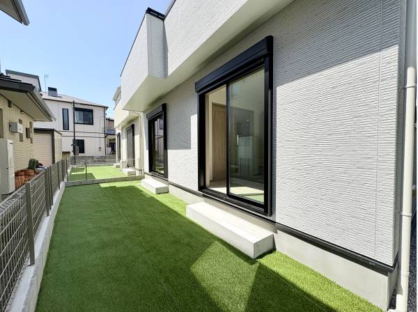 奥行きがありガーデニングを楽しめそうです