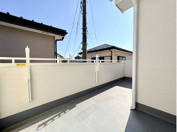 バルコニーは広く洗濯物も楽々です