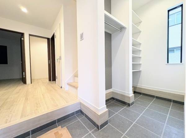 玄関には大容量のSIC付き