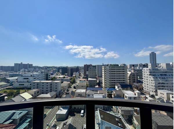 洋室側からの景色もとても気持ちいいです