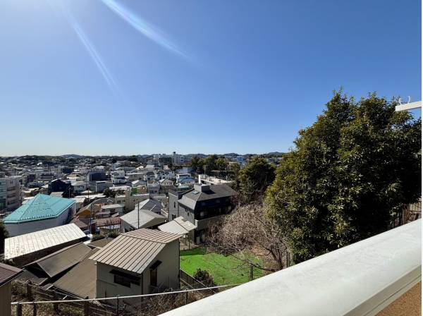 バルコニーからは気持ちの良い眺望がご覧いただけます