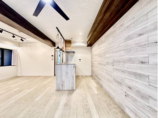 オシャレな壁紙も採用しています