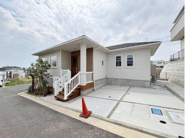 駐車スペースは2台分ございます