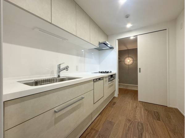 土間～パントリー～キッチンと繫がる快適な同線