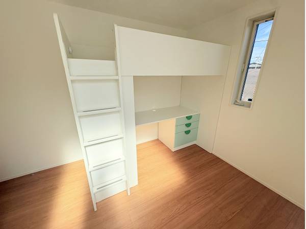 こちらはお子様のお部屋にいかがでしょう？