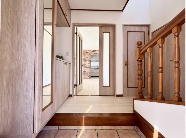 おしゃれな玄関が出迎えてくれます♪