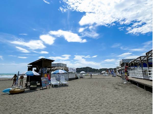 由比ガ浜海岸まで徒歩5分（約350m）