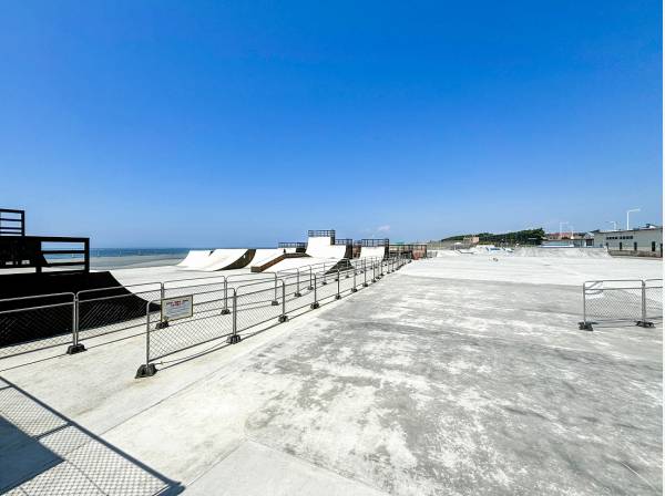 鵠沼海浜公園ハグライドパークまで徒歩5分（約400m）