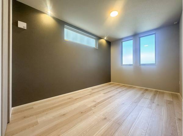 7帖超のサービスルームにはWICが完備されています