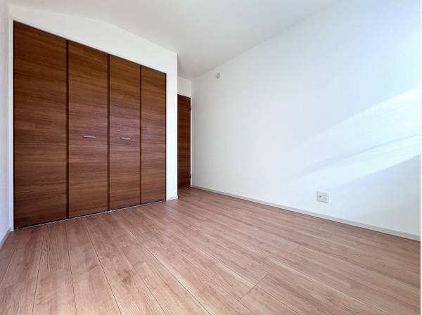 全居室二面採光で明るさ＆風通しともに良好です