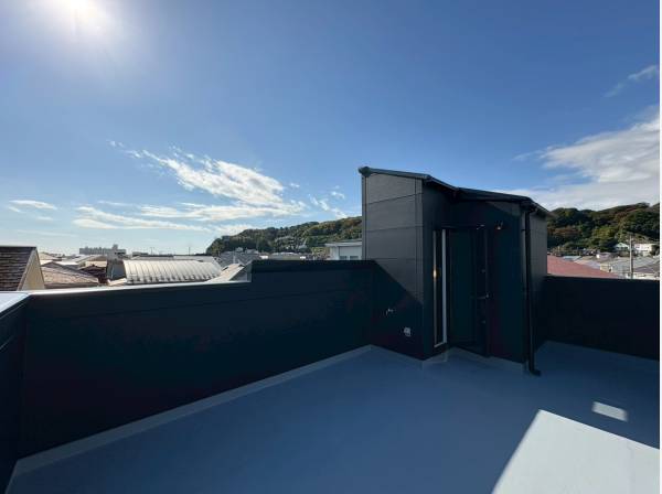 約11.8帖の広々ルーフバルコニー！