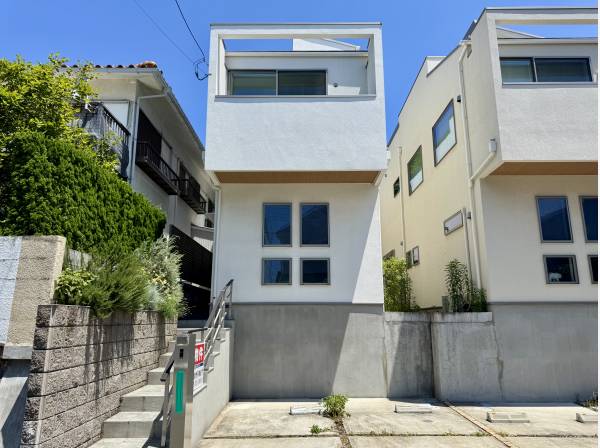 令和2年築のスタイリッシュなデザイン住宅です