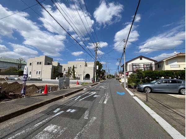 前面道路はゆとりがあります