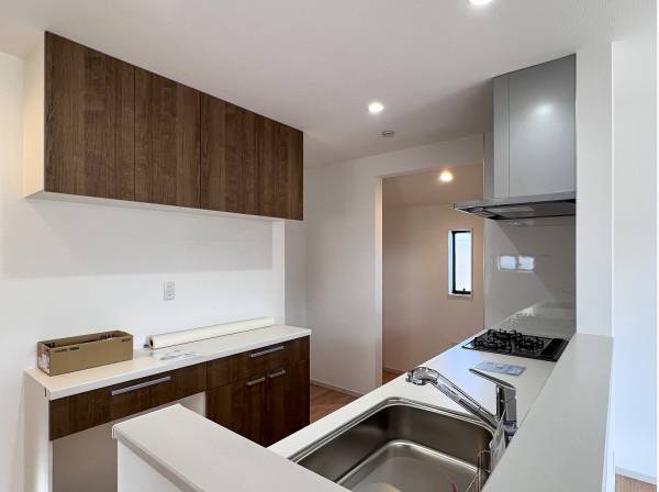 キッチン周りの豊富な収納はぜひ現地で直接ご確認ください♪